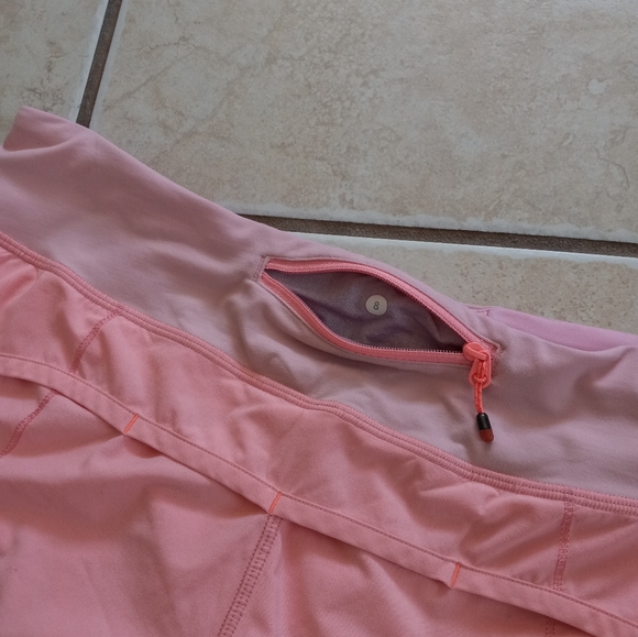Lululemon Speed Shorts 2.5 Bleached Coral sz.8 - Picture 8 of 16